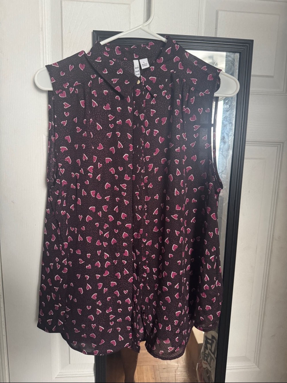 Elle Sleeveless Black Blouse with Pink Heart Print